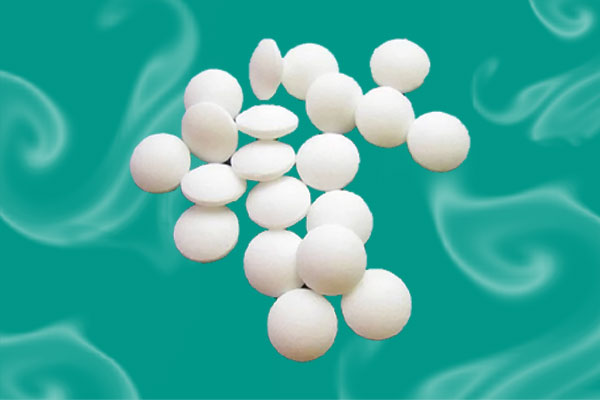 White Naphthalene Balls